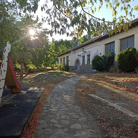 Hostel De *