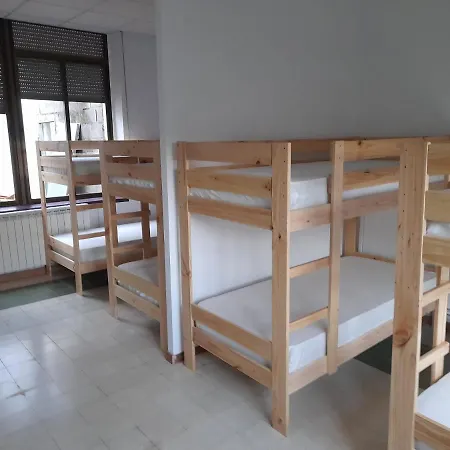 Hostel De *